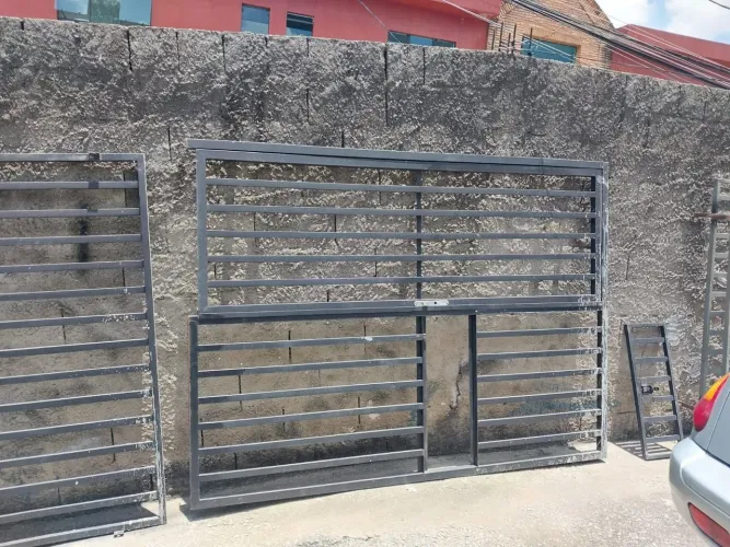 PORTÃO PARA ADEGA COM PORTÃO SOCIAL