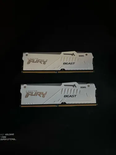 Memória RAM Kingston Fury Beast DDR5 32GB (2x16GB) 6000MHz CL30 RGB - Branca