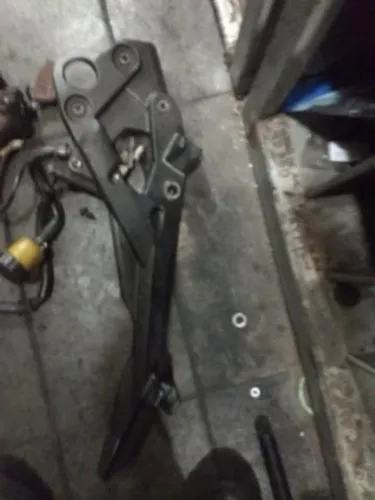 Suporte da pelaleira ou bacalhau direito da XJ6