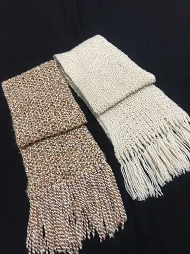 2 Cachecois de lã/ feito a mão