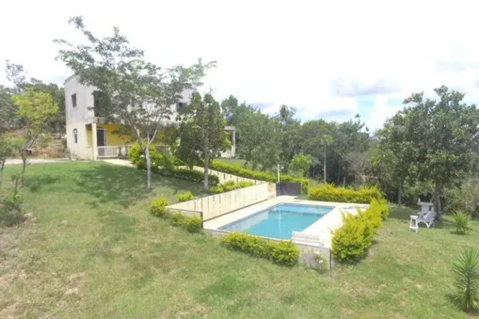 Sitio rural numa área 4.700m², com piscina, próxima a MG-10, Serra do Cipó.