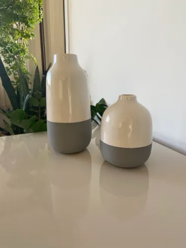 Conjunto de vasos de duas cores gelo e cinza