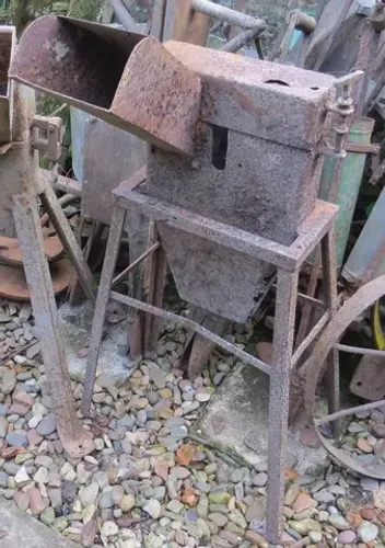 Antigo triturador (apenas decoração)