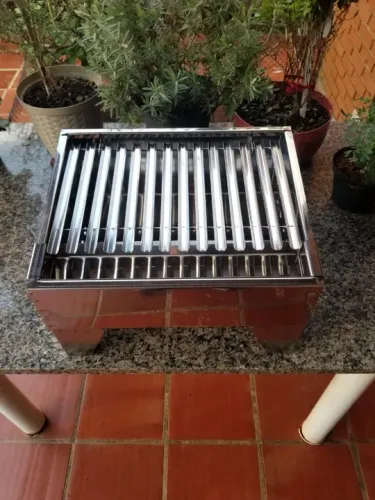 Churrasqueira de aço inox portátil 