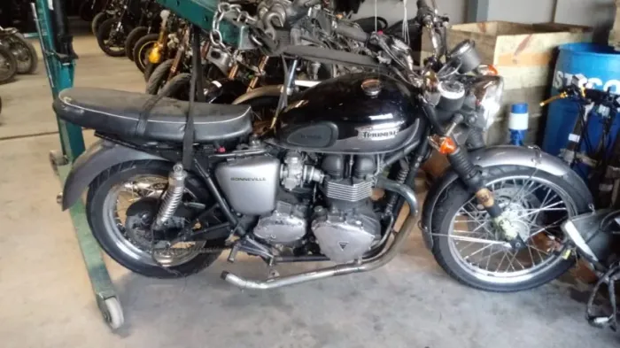 Sucata de moto para venda de peças Triumph Bonneville t100 ano 2013 13