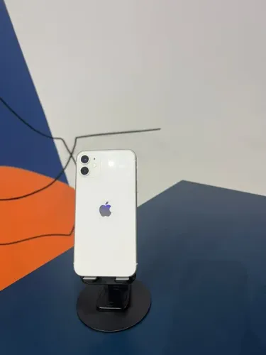 Vendo IPhone 11 128GB Branco Saúde de bateria 76% Semi Novo Semi Novo | Loja Fisica |
