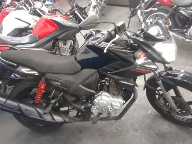 FAZER 150 ED ANO 2015 LINDA MOTO 18 X $ 755, ( CARTÃO ) ENT. $ 2.500