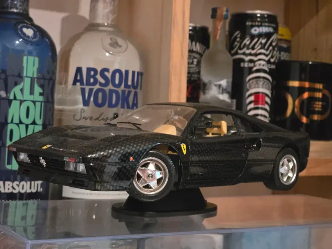Miniatura 1:18 ferrari gto burago ultra rara em fibra carbono rara nos eua
