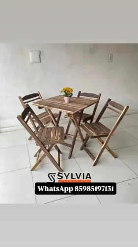 Conjunto de mesa e cadeiras dobráveis de madeira