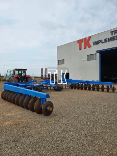TERRACEADOR DE CONTROLE REMOTO 40 DISCOS TATU ANO 2019 - Tk Tratores Nova Andradina-MS