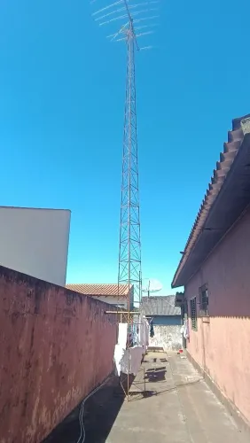 Torre de antena para tv