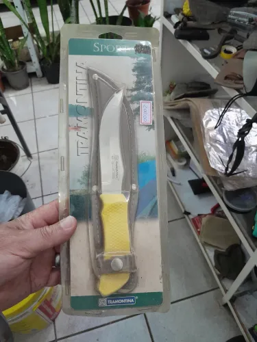 Faca antiga na embalagem