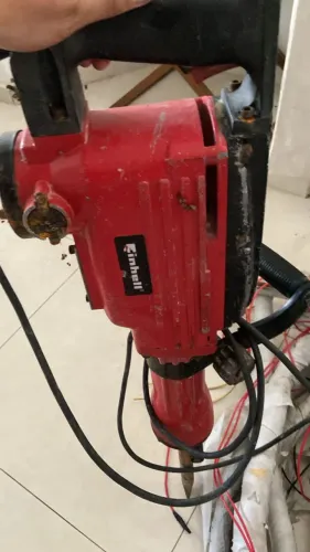 Martelo Demolidor Einhell TC-DH 1600, 220V, 1600W, 1800 impactos/min, indicado para demoli