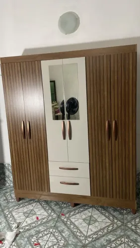Guarda-Roupa 6 Portas com Espelho