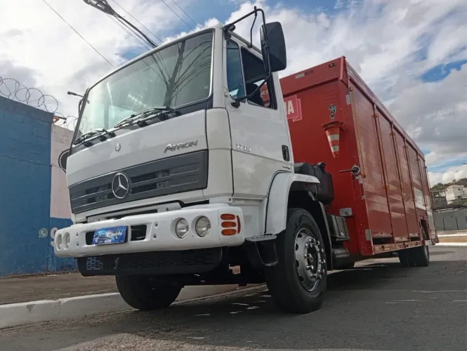 Mercedes 1719 Baú de bebidas