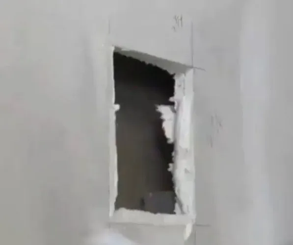 Trabalho com Consertos em forro de Gesso Plaquinha 