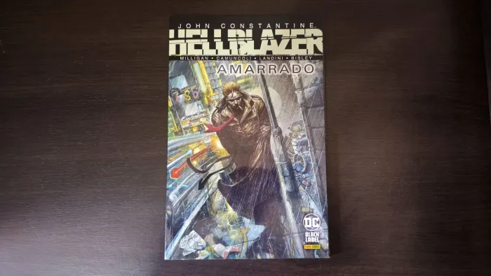 Hellblazer - Amarrado - DC Black Label - HQ Panini