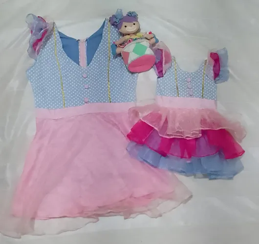Kit vestido mãe e filha tema circo candy desapego 