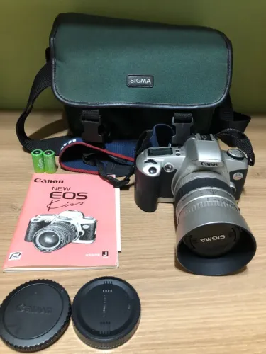 Câmera Canon EOS Kiss analógica para colecionadores e amantes de fotografia