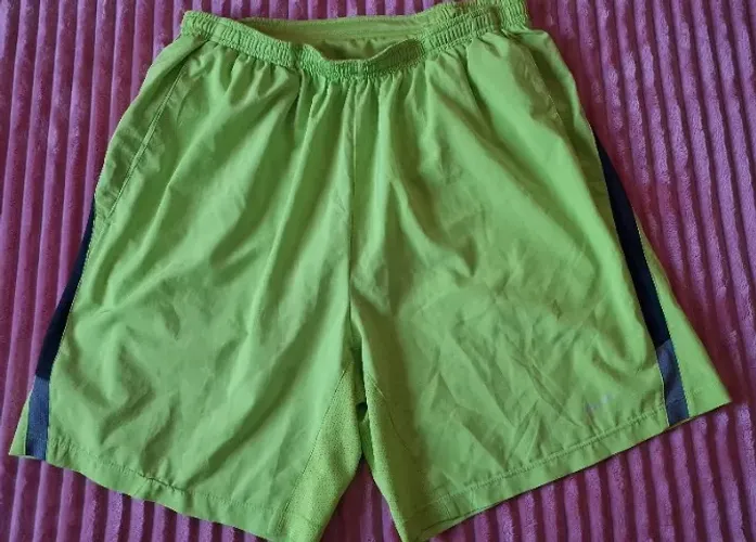 Shorts Nike Running Verde Neon - Forro e bolso com ziper