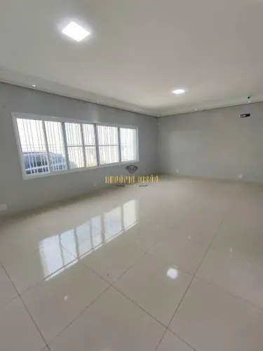 Casa com 4 Dormitórios, sendo 1 Suíte e Escritório para aluguel no Centro - Suzano - SP