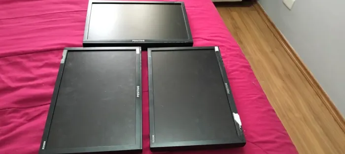 03 monitores Positivo 19" VGA ( com defeito)