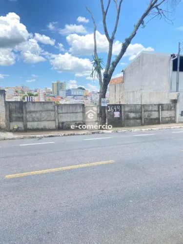 Lote a VENDA na avenida principal