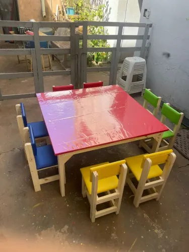 Mesa com 8 cadeiras