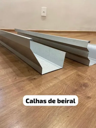 Rufos, pingadeiras e calhas 