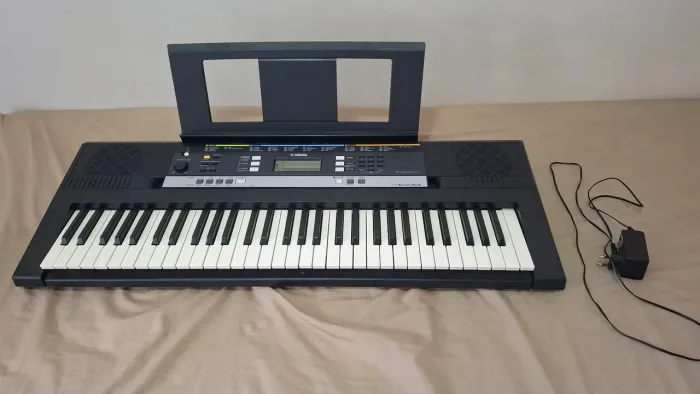 Teclado Yamaha PSR-E243 Usado EXCELENTE ESTADO