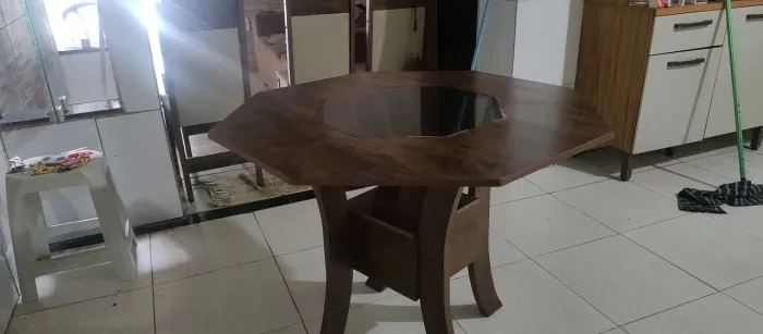 Mesas c 4 cadeiras de madeira 