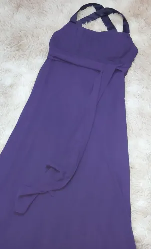 Vestido de festa roxo elegante 