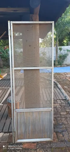 Porta de tela de alumínio