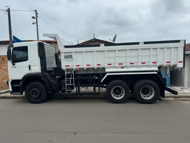 Caçamba 17-280, concha zera, nunca usada., valor R$340.000,00.