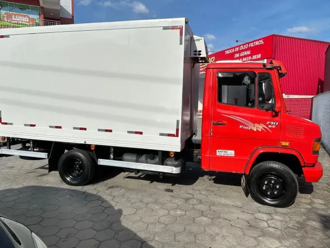 Mercedes 710 Plus 2005