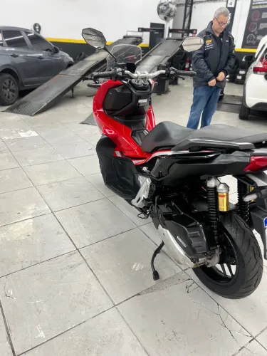 Honda adv 150