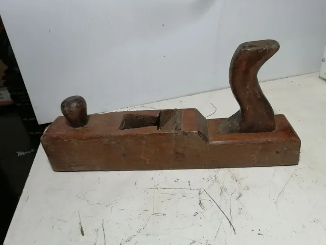 Plaina manual antiga grande pra restauro ou decoração!