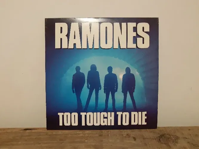LP - Ramones - Too Tough to Die