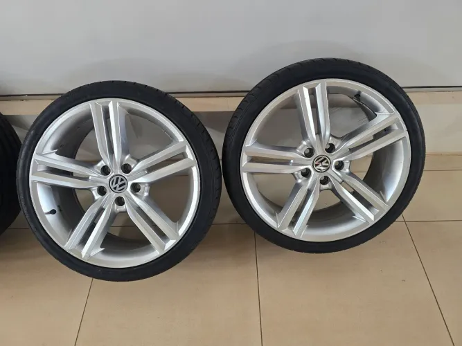 Kit de rodas 235/35 R 19 e molas da marca Eibach para jetta e outros  com a mesma numera. 