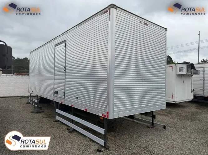 Baú 8,50m Facchini Caminhão Truck