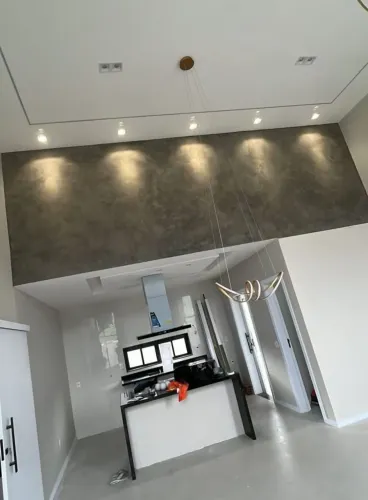 Pintor profissional disponível orçamento grátis.