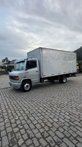 Mercedes Benz 710 ano 2010 