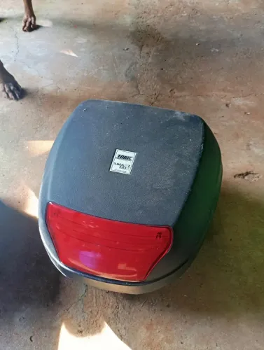 Vendo baú de moto em boas condições