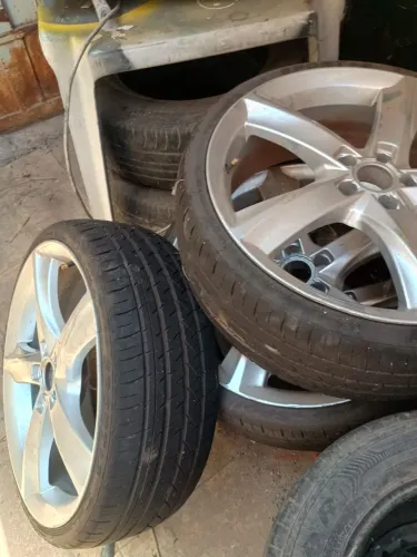 Rodas aro 20 com 4 pneus novos 4800$