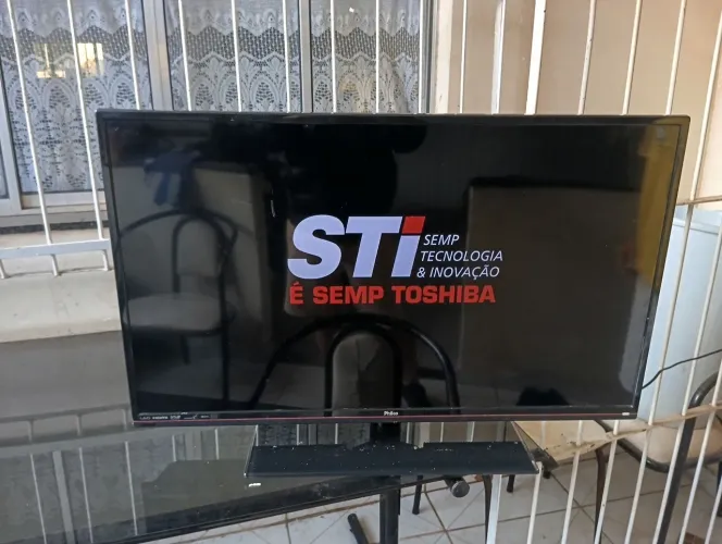 Tv simples semp Toshiba de 40"