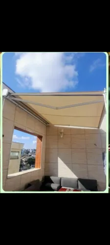 Toldo retrátil automático, pouco usado. Inf.: *