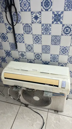 Ar-condicionado Split Samsung 9.000 BTUs 220V Funcionando