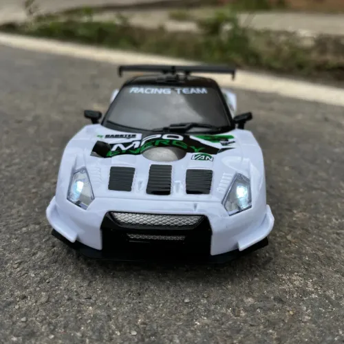 Carrinho Drift Controle Remoto com LED + Pneus Extras e Cones