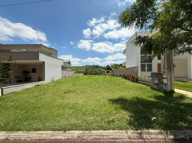 Terreno à Venda no Condomínio Villa do Sol em Valinhos, no bairro Jardim São Marcos.