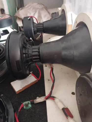 Vendo uma caixa de som alto motivo alto falante de 12 polegadas de 500 cada